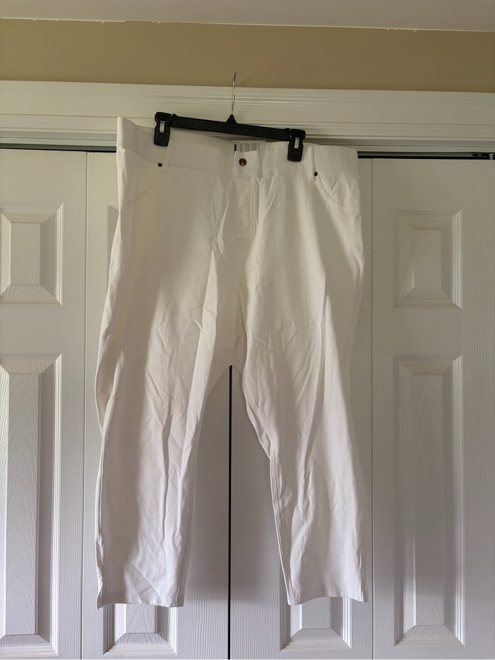 HUE Women's Straight Leg Jeans in White